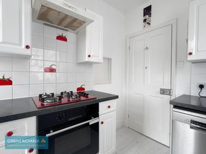 Kitchen- click for photo gallery